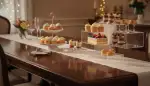 Festliche Desserts auf dem Dessertständer